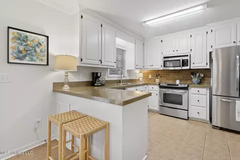 Kitchen - 104 Afton Dr, Brandon, MS 39042 photo 1 of 3
