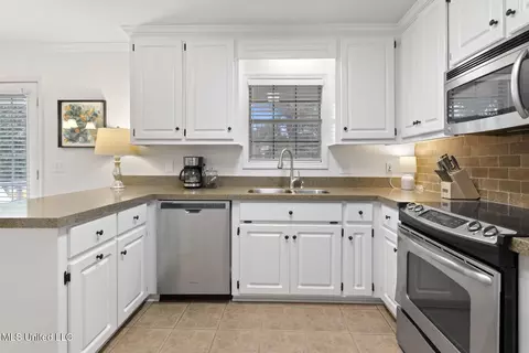 Kitchen - 104 Afton Dr, Brandon, MS 39042 photo 2 of 3
