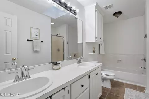 Bath - 104 Afton Dr, Brandon, MS 39042 photo 1 of 3