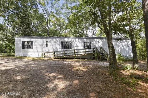 9162 N Oaklawn Rd, Biloxi, MS 39532