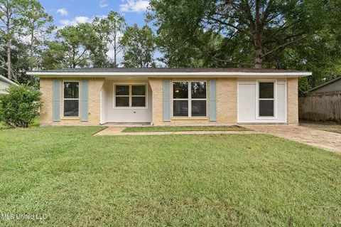 2718 Ridgeway Dr, Gautier, MS 39553
