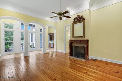 Living - 101 Bristol Ct, Madison, MS 39110 photo 2 of 3