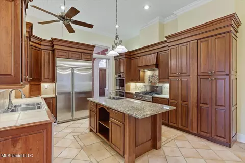Kitchen - 101 Bristol Ct, Madison, MS 39110 photo 4 of 5