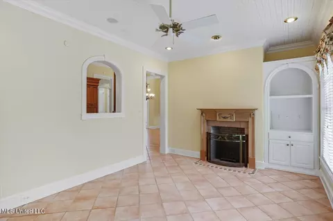 Living - 101 Bristol Ct, Madison, MS 39110 photo 3 of 3