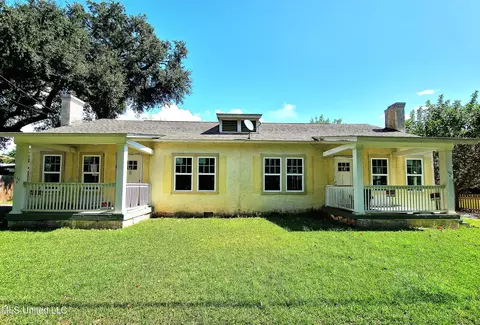 134 Oak Grove Pl, Biloxi, MS 39530