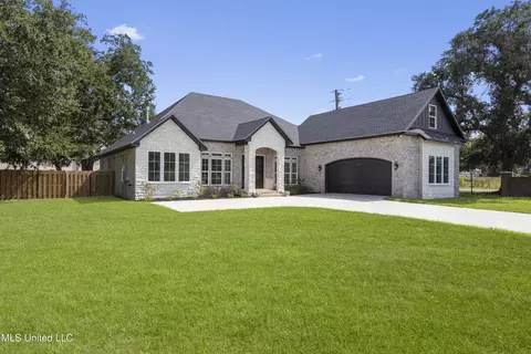 500 Oak Haven Dr, Long Beach, MS 39560