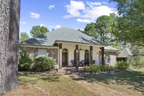 720 Woodgate Dr, Madison, MS 39110