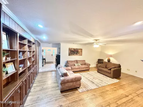 Living - 6001 Wooded Acres Rd, Vancleave, MS 39565 photo 6 of 10