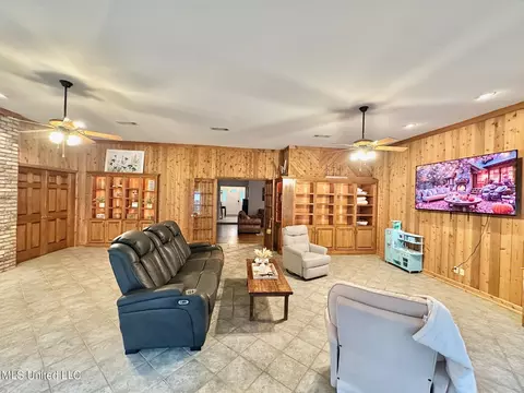 Living - 6001 Wooded Acres Rd, Vancleave, MS 39565 photo 7 of 10