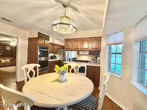 Dining - 6001 Wooded Acres Rd, Vancleave, MS 39565 photo 3 of 4