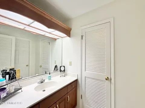 Bath - 6001 Wooded Acres Rd, Vancleave, MS 39565 photo 6 of 8