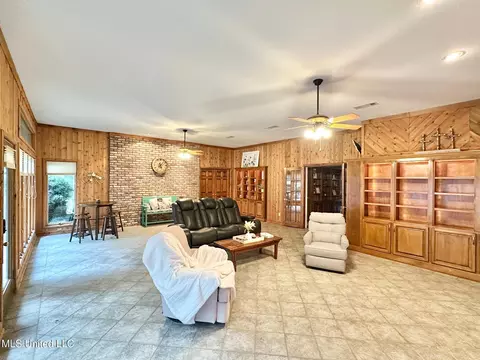 Living - 6001 Wooded Acres Rd, Vancleave, MS 39565 photo 9 of 10