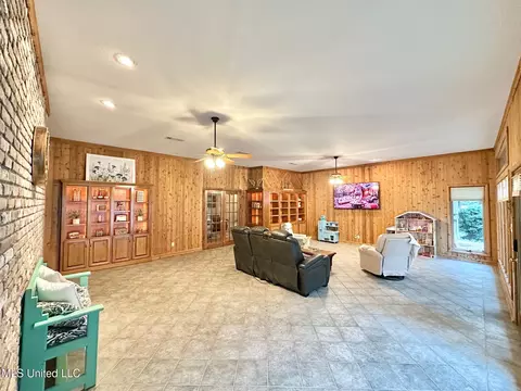 Living - 6001 Wooded Acres Rd, Vancleave, MS 39565 photo 8 of 10