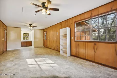 Living - 6001 Wooded Acres Rd, Vancleave, MS 39565 photo 10 of 10