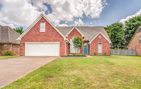 8898 Travis Dr, Olive Branch, MS 38654