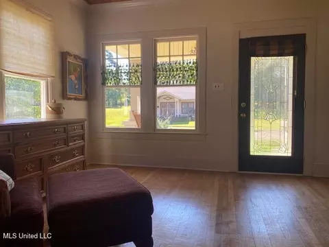 Entry Way - 704 Maple St, Natchez, MS 39120 photo 1 of 1