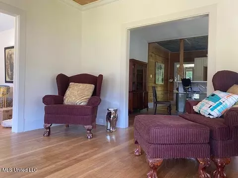 Living - 704 Maple St, Natchez, MS 39120 photo 1 of 1