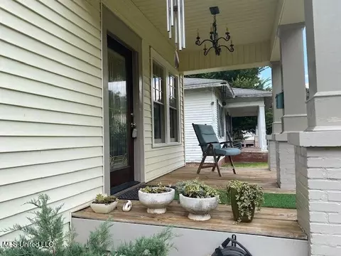 Exterior - 704 Maple St, Natchez, MS 39120 photo 2 of 4