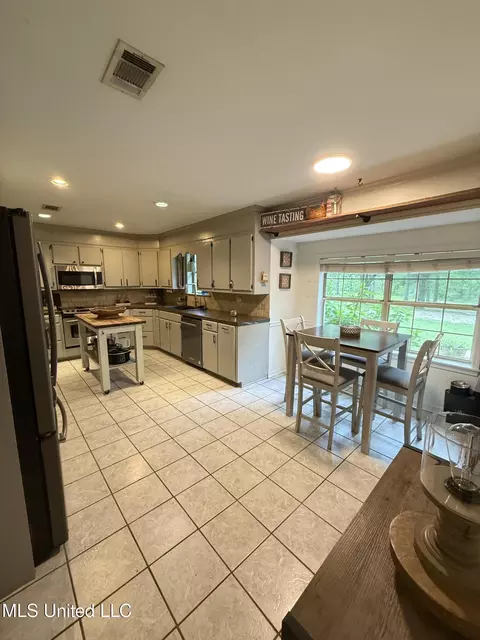 Kitchen - 163 Deer Run, Magee, MS 39111 photo 1 of 3