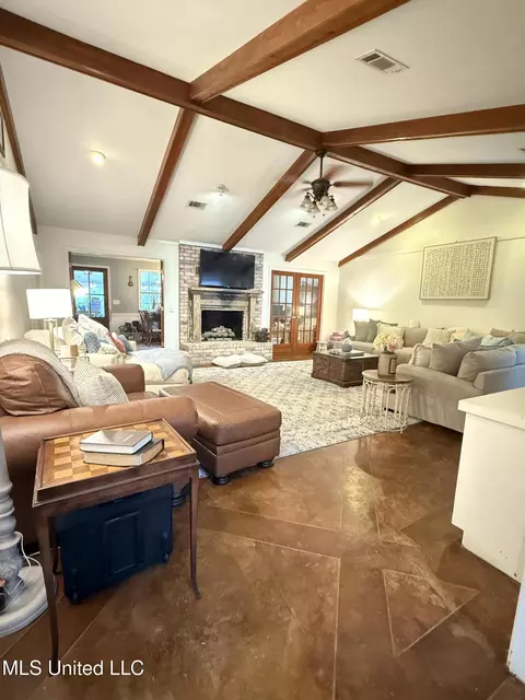 Living - 163 Deer Run, Magee, MS 39111 photo 1 of 7