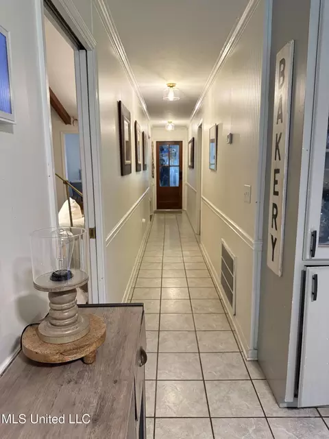 Entry Way - 163 Deer Run, Magee, MS 39111 photo 2 of 5
