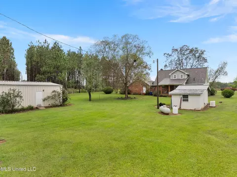 Exterior - 1227 SE Lambert Ln, Brookhaven, MS 39601 photo 8 of 11