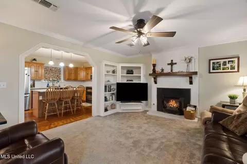 Living - 1227 SE Lambert Ln, Brookhaven, MS 39601 photo 1 of 2