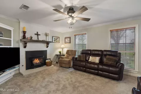 Living - 1227 SE Lambert Ln, Brookhaven, MS 39601 photo 2 of 2