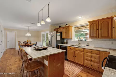Kitchen - 1227 SE Lambert Ln, Brookhaven, MS 39601 photo 2 of 5