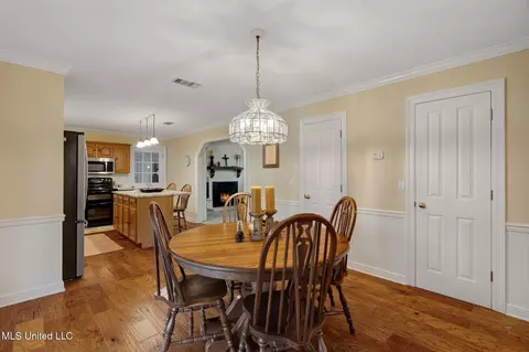 Dining - 1227 SE Lambert Ln, Brookhaven, MS 39601 photo 2 of 2