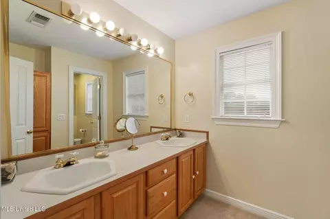 Bath - 1227 SE Lambert Ln, Brookhaven, MS 39601 photo 4 of 5
