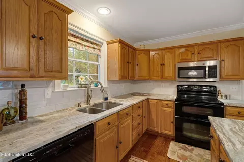 Kitchen - 1227 SE Lambert Ln, Brookhaven, MS 39601 photo 3 of 5