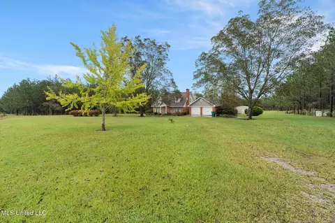 Exterior - 1227 SE Lambert Ln, Brookhaven, MS 39601 photo 4 of 11