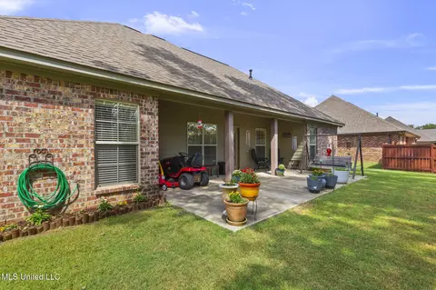 Exterior - 177 Fieldstone Ln, Madison, MS 39110 photo 4 of 11