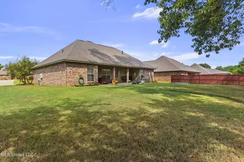 Exterior - 177 Fieldstone Ln, Madison, MS 39110 photo 5 of 11