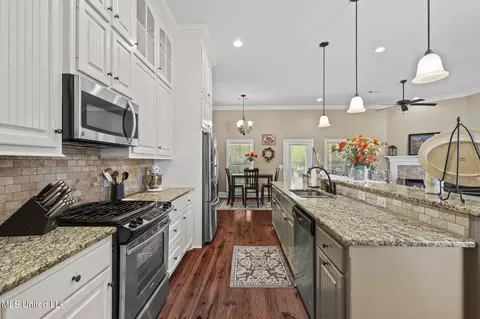 Kitchen - 177 Fieldstone Ln, Madison, MS 39110 photo 2 of 2