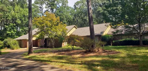 1075 Hawthorne Dr, Mccomb, MS 39648
