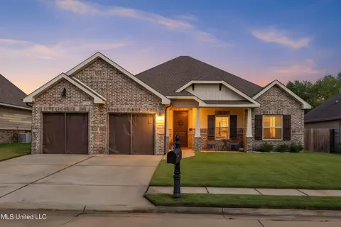 712 Champagne Dr, Biloxi, MS 39532