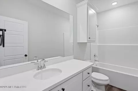 Bath - 406 Hyde Park Cv, Brandon, MS 39042 photo 3 of 3