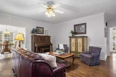 Living - 279 Bayview Dr, Madison, MS 39110 photo 1 of 4