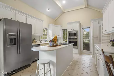 Kitchen - 279 Bayview Dr, Madison, MS 39110 photo 1 of 3