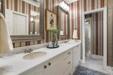 Bath - 279 Bayview Dr, Madison, MS 39110 photo 1 of 5