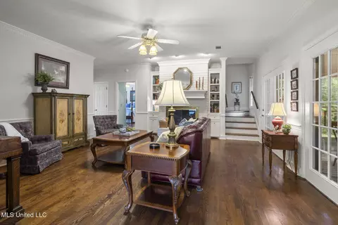 Living - 279 Bayview Dr, Madison, MS 39110 photo 3 of 4