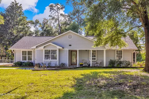 9321 Coconut Dr, Ocean Springs, MS 39564