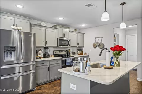 Kitchen - 155 Magnolia Heights Dr, Hernando, MS 38632 photo 1 of 3