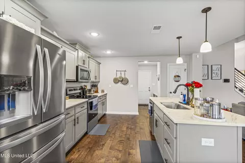 Kitchen - 155 Magnolia Heights Dr, Hernando, MS 38632 photo 3 of 3