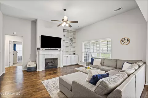 Living - 155 Magnolia Heights Dr, Hernando, MS 38632 photo 1 of 1