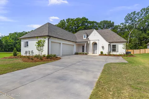 232 Parke Dr, Ridgeland, MS 39157