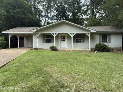 222 Cherry Cir, Ridgeland, MS 39157