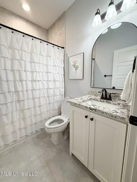 Bath - 2333 Jaxon Dr, Hernando, MS 38632 photo 2 of 3